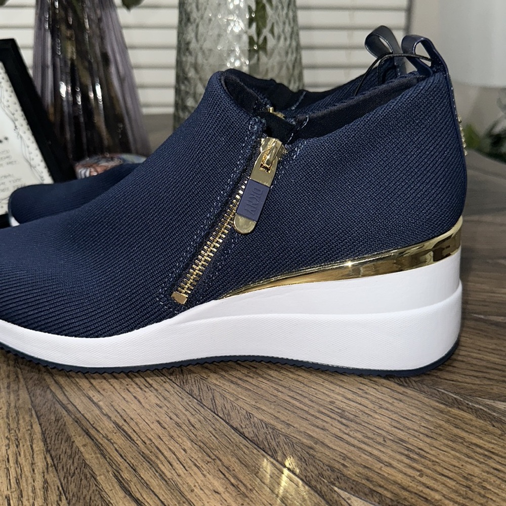 NWOT DKNY SHOES πβ¨π size 9.5 - Picture 4 of 5